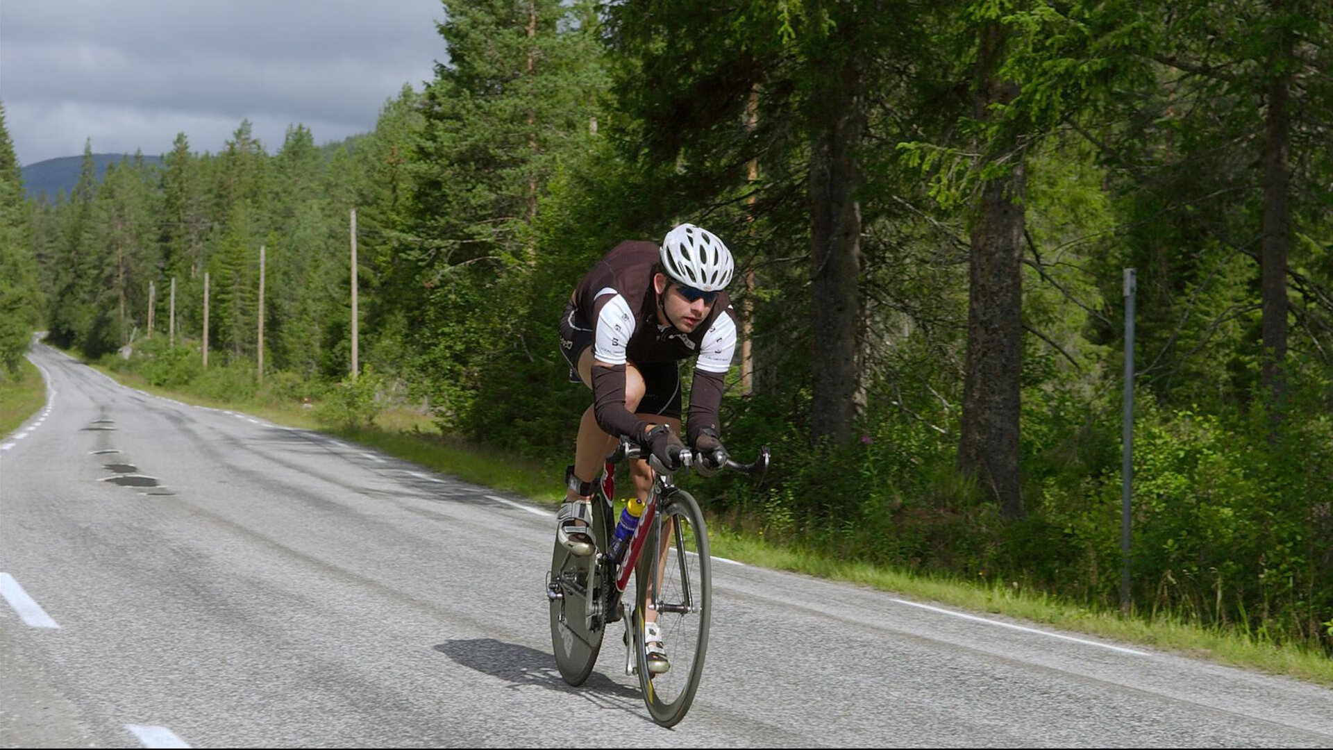 仰泳后程发力效率明显增强，仰泳出发动作