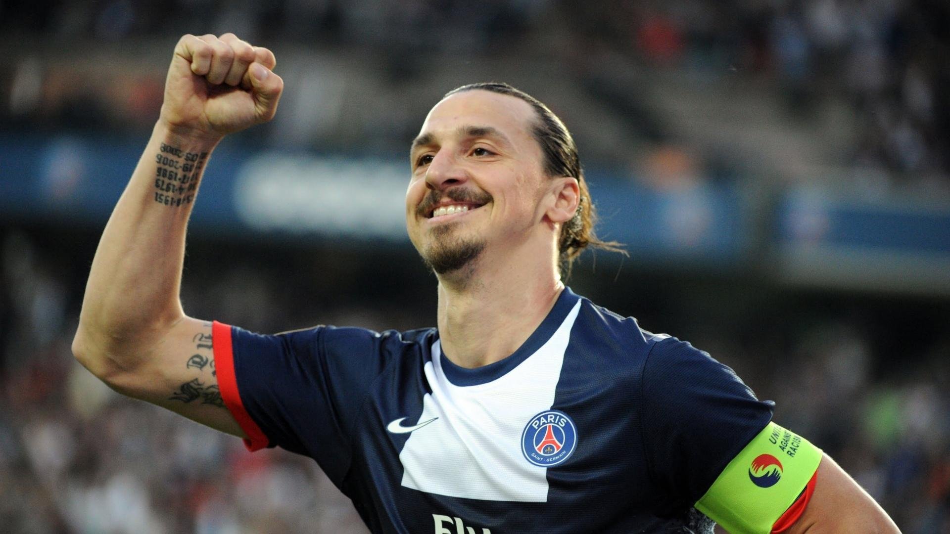 球迷通过社交平台分享观赛感受传递正能量与体育精神风貌，看球赛的感悟