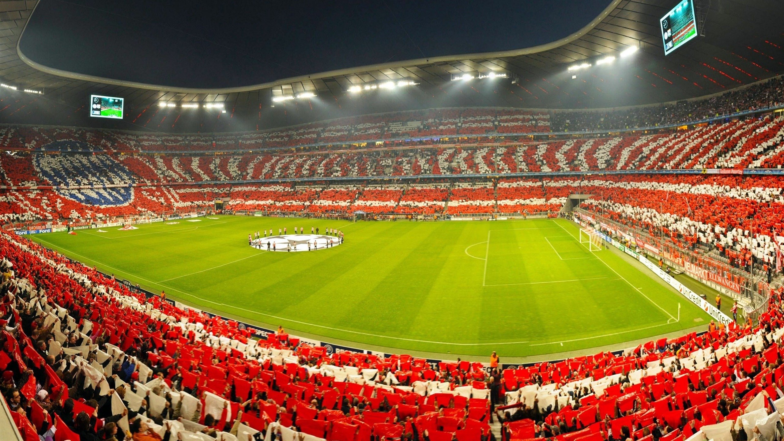 跨界合作推动足球运动与文化创意深度融合，跨界合作推动足球运动与文化创意深度融合的例子