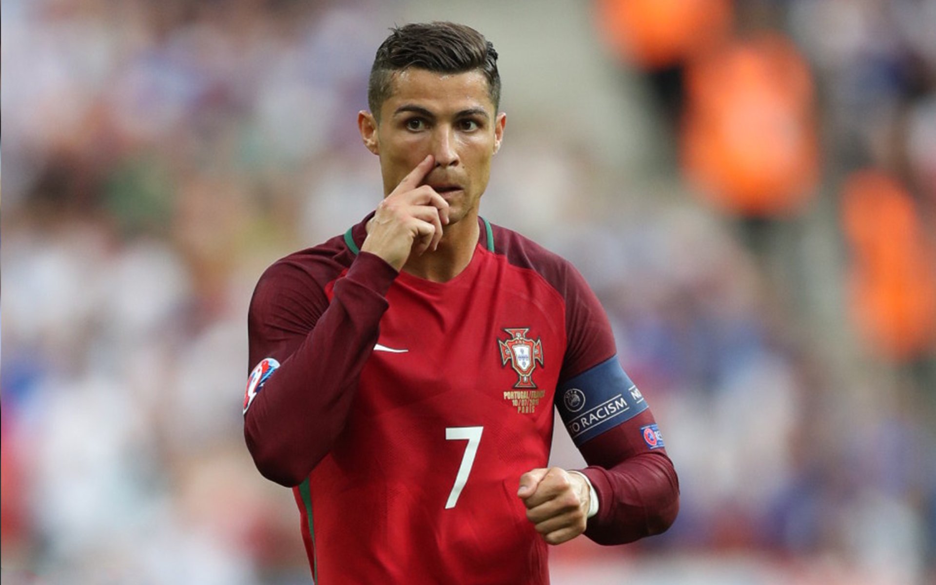 2026 世界杯纪念邮票今日开启全球限量预售，吸引数万集邮爱好者。